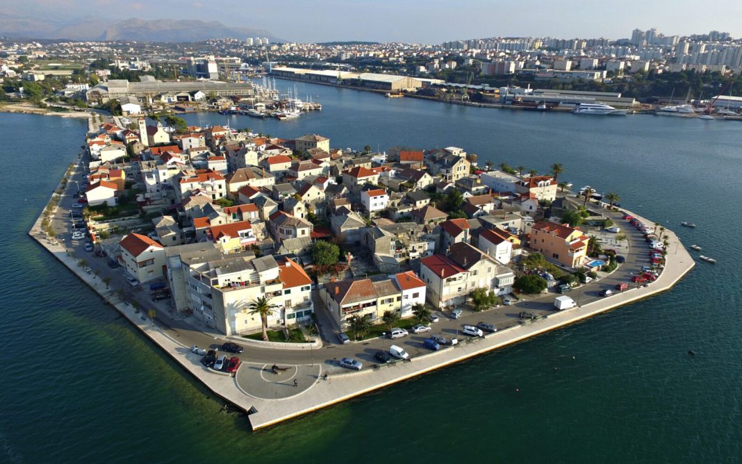 shutterstock_1266745783-1600x1000