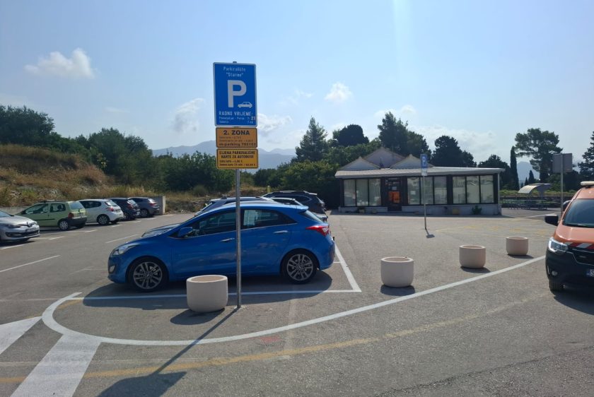 Parking-kod-ulaza-u-Salonu-840x562-1